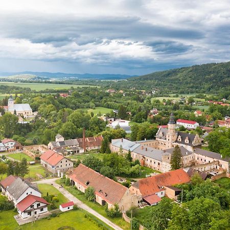 Palac Gorzanow ภายนอก รูปภาพ
